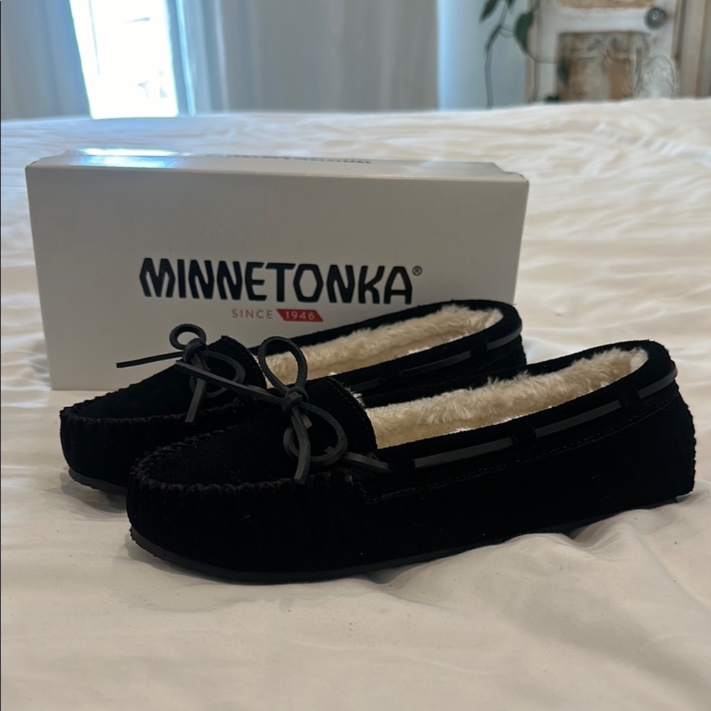 Minnetonka Black Moccasins with Soft Lining